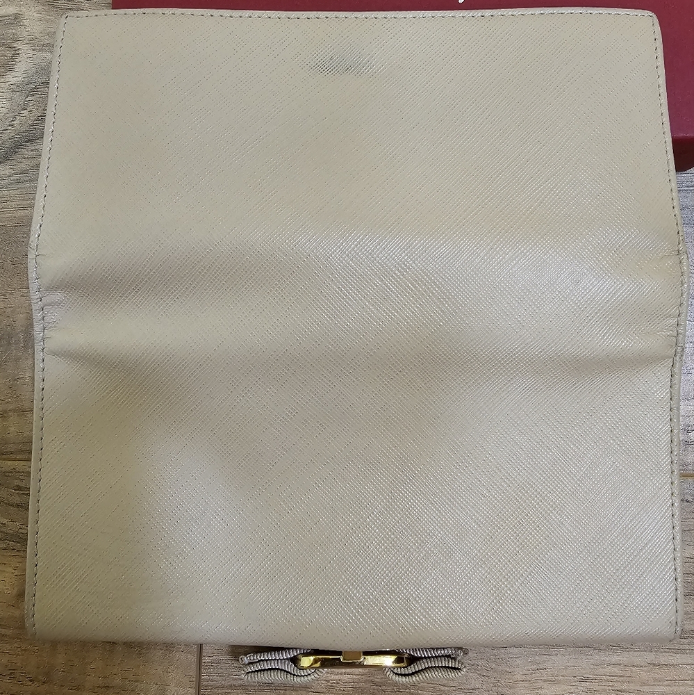 Salvatore Ferragamo Vara Ribbon Long Wallet Leather Beige - Picture 17 of 17